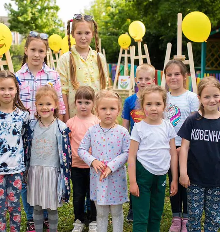 Groupe d'enfants ukrainiens réfugiés en Pologne